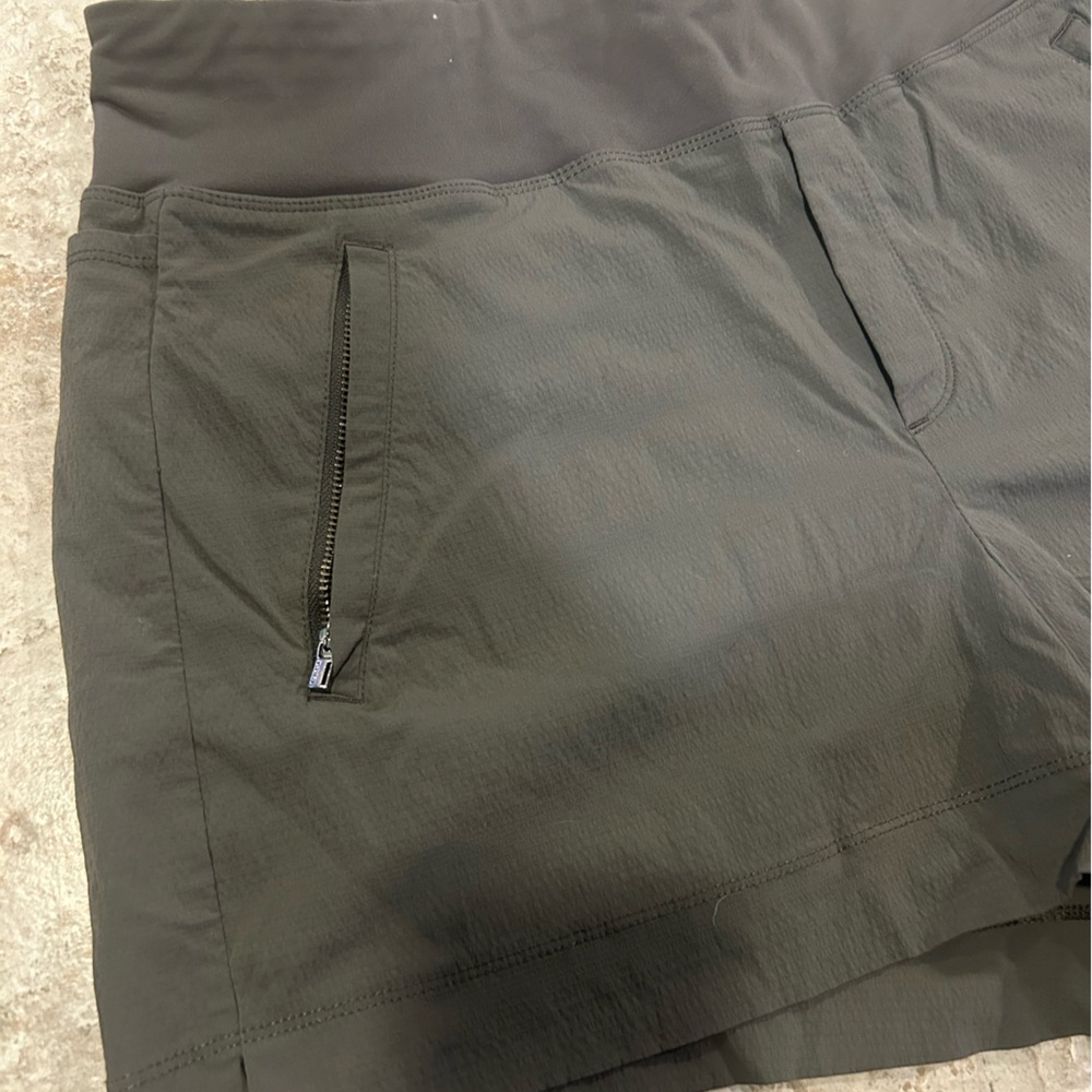 Women’s Athleta Shorts with Zipper Pocket